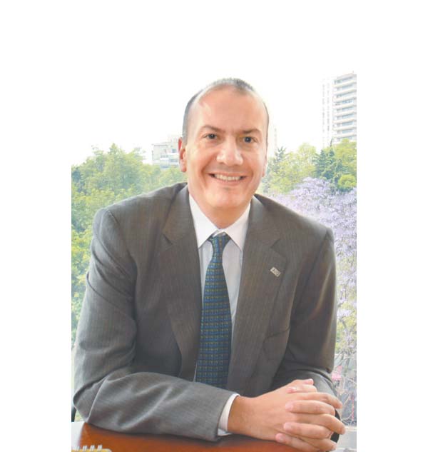 “Habrá más mexicanos en edad activa que puedan adquirir seguros”.