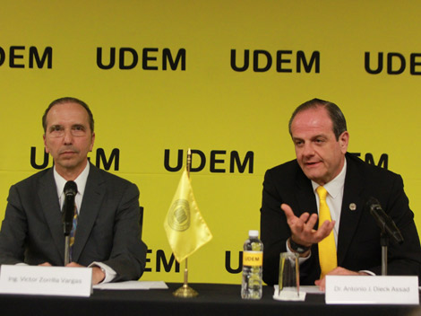 Víctor Zorrilla Vargas, presidente del Consejo de la UDEM, y el rector de la Universidad de Monterrey, Antonio Dieck Assad.