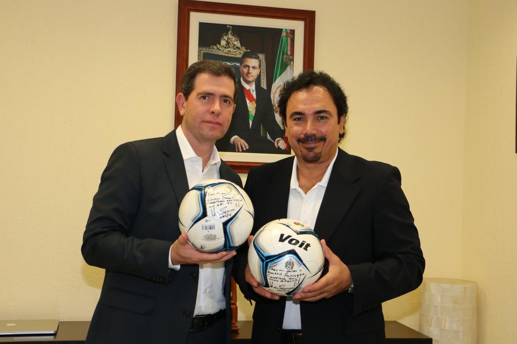 Alfredo Castillo Cervantes, titular de la Conade y Hugo Sánchez, ex entrenador de la selección mexicana de futbol 