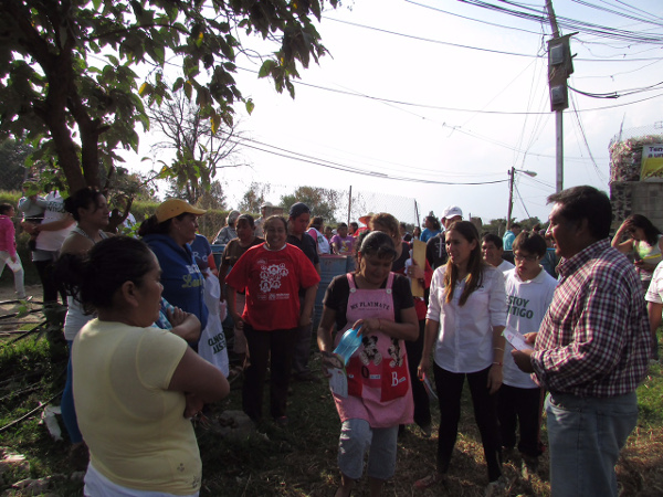 La candidata el PRI, Mariana Moguel Robles, se reunió con habitantes de los parajes de San Bartolomé Xicomulco en Milpa Alta.