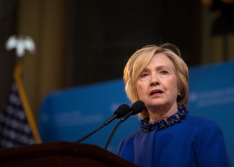 Hillary Clinton, durante su intervención hoy en el foro David N. Dinkins Leadership and Public Policy en la universidad de Columbia, en Nueva York