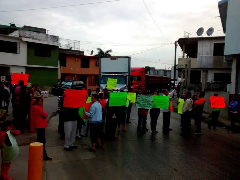 Los manifestantes piden una solución.