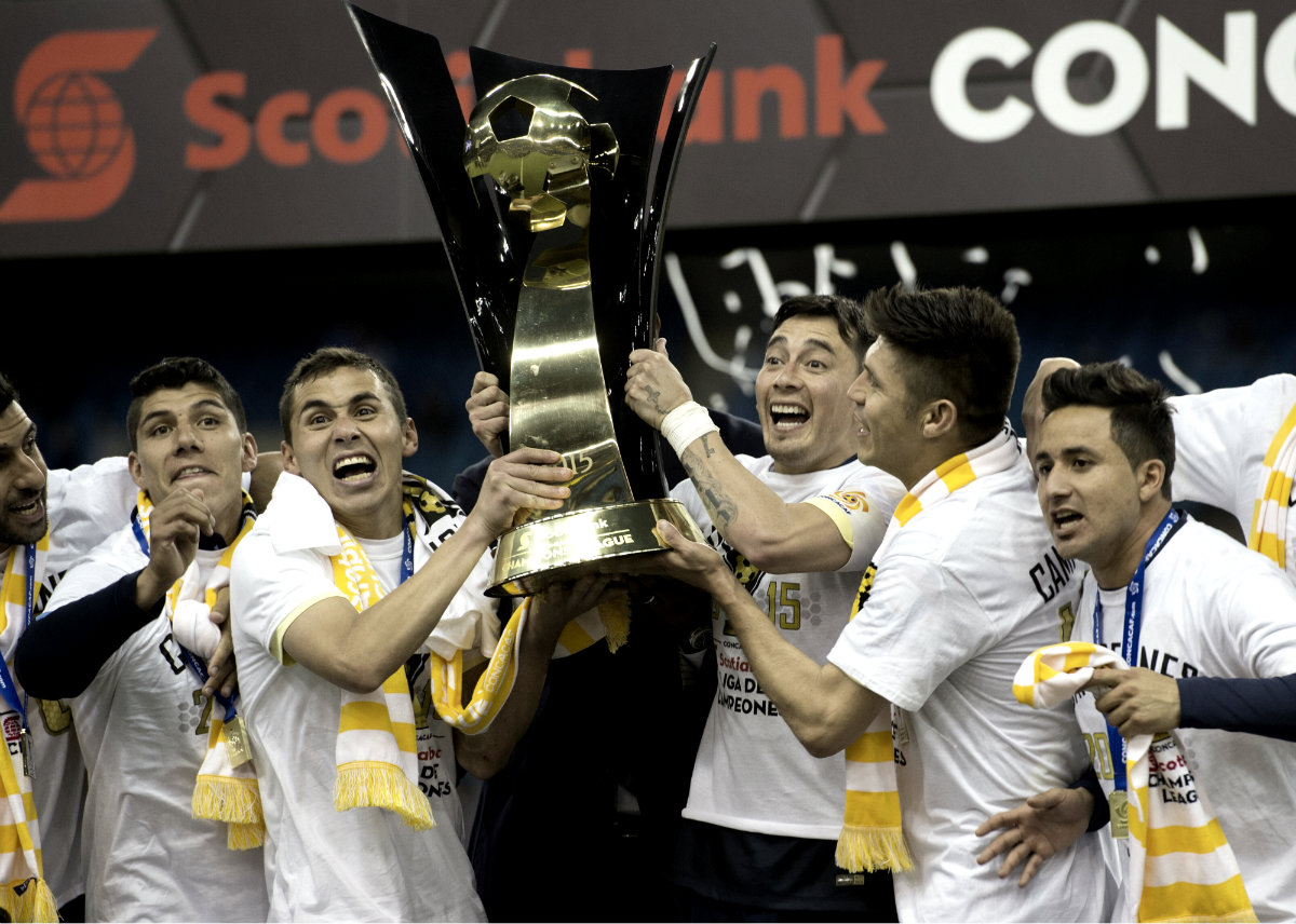 Rubens Sambueza, con el trofeo de Concachampions