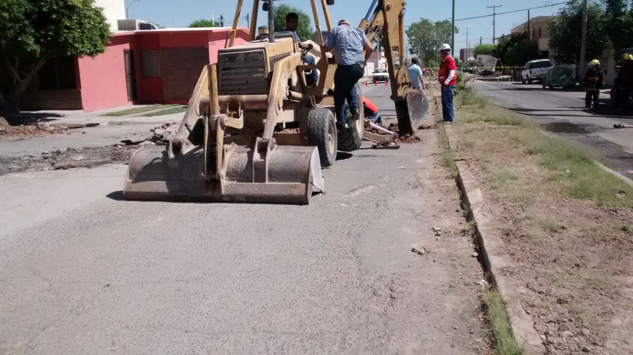 Al lugar también arribaron los técnicos especialistas, quienes de inmediato controlaron la fuga.