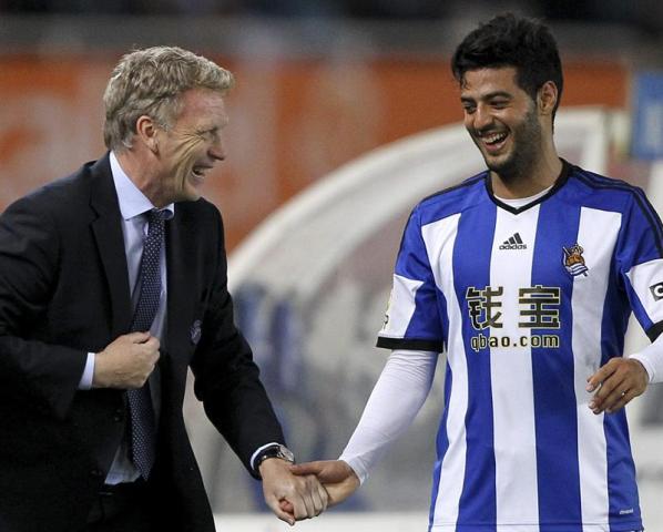 David Moyes y Carlos Vela festejan el triunfo de la Real Sociedad