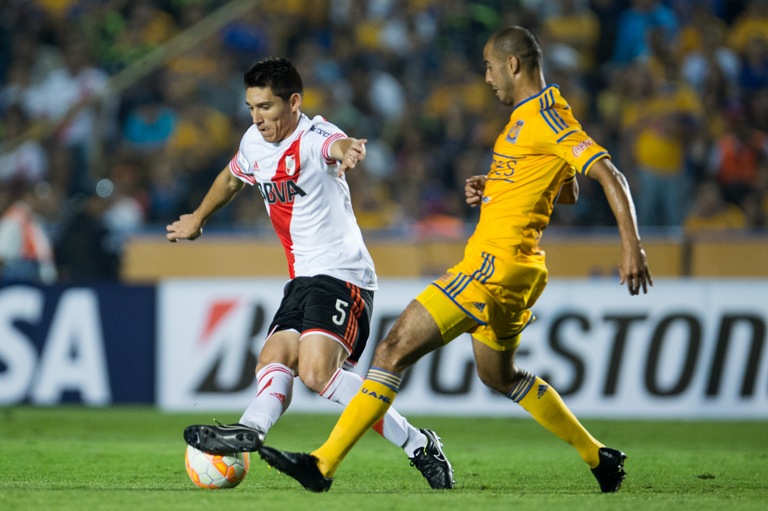 Guido Pizarro durante el partido de Tigres vs River Plate en la Copa Libertadores