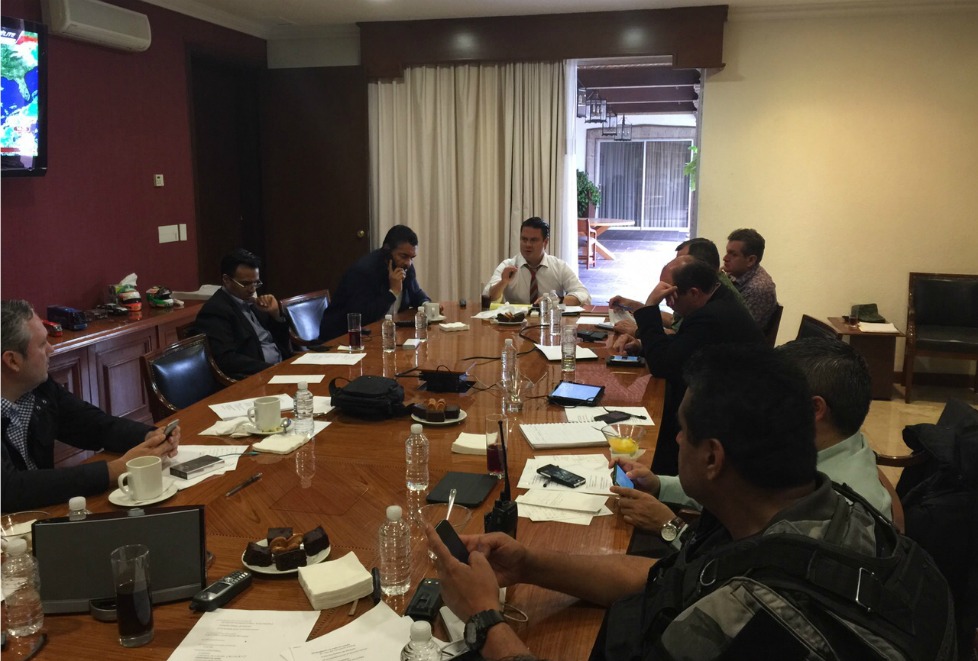 Durante la reunión de seguridad en Casa Jalisco, el gobernador señaló que se restablece la calma, sin embargo no se desactiva el código rojo. 