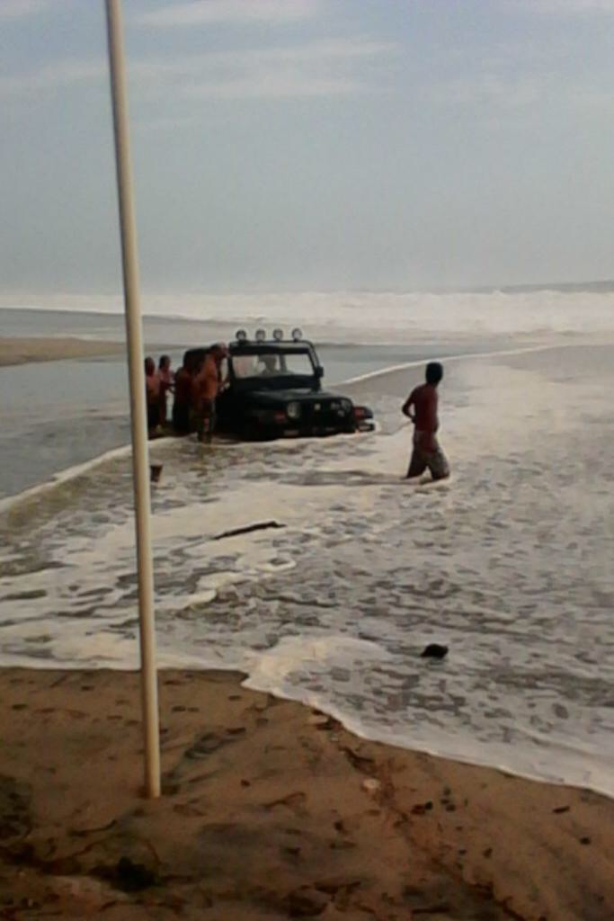 Se alertó a la población ribereña por la presencia de peligrosas corrientes de arrastre en zonas de playa y bahías.