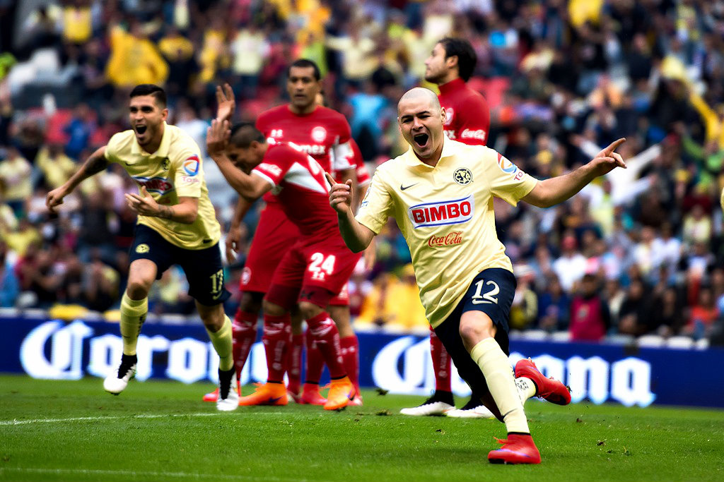 Pablo Aguilar adelantó al América en el Azteca 