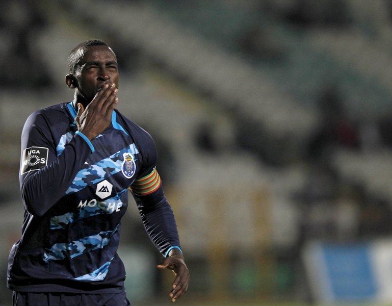 Jackson Martínez celebra su gol 