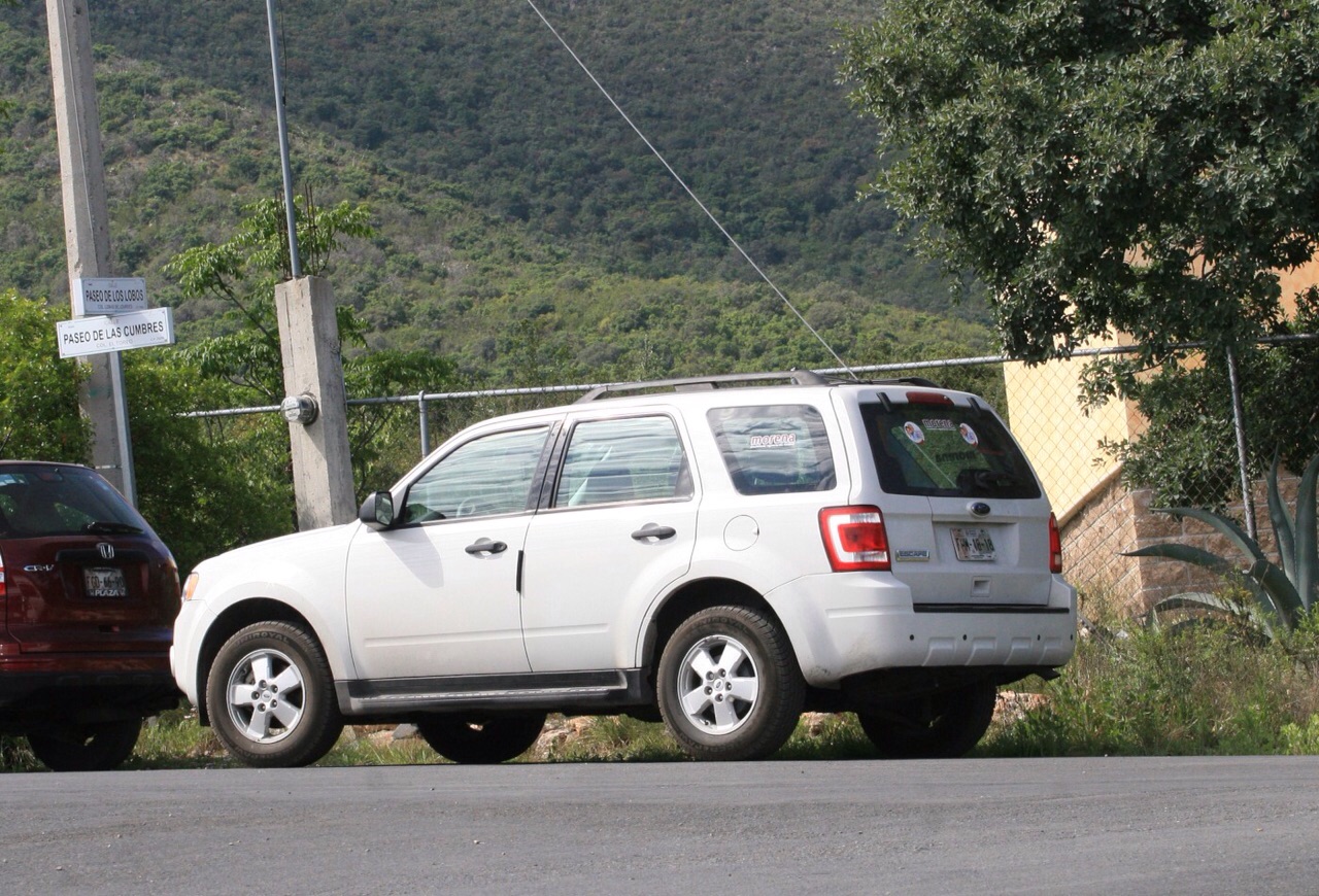Varios sujetos fuertemente armados ingresaron a la casa ubicada en la calle paseo de las cumbres número 1050 de la Colonia Lomas de Lourdes. 