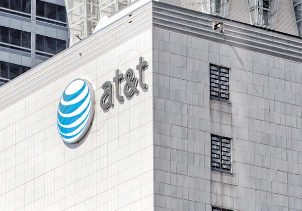 AT&T quiere competir contra Telcel (de América Móvil) y Movistar (de Telefónica). 
