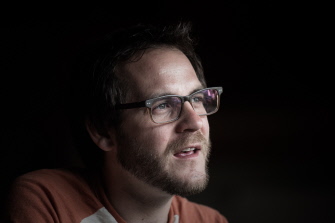 Corey Ascolani, senderista estadunidense de 34 años, se vio sorprendido por el sismo en la aldea remota de Langtang