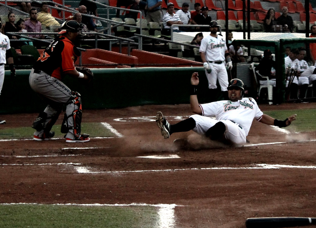 Vaqueros igualó la serie