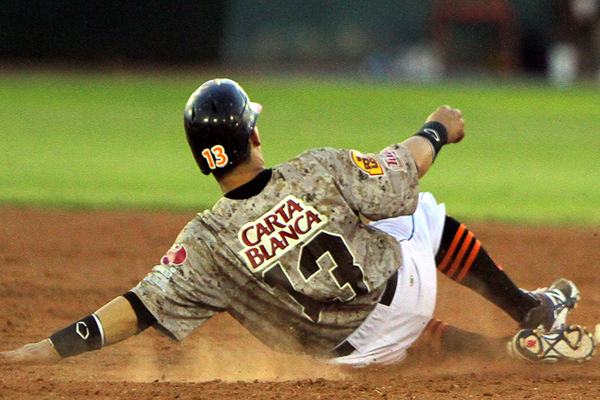 Vaqueros perdió el primero de la serie ante Broncos. 