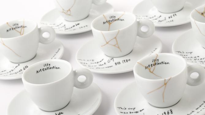 Así lucen las tazas diseñadas por Yoko Ono. 
