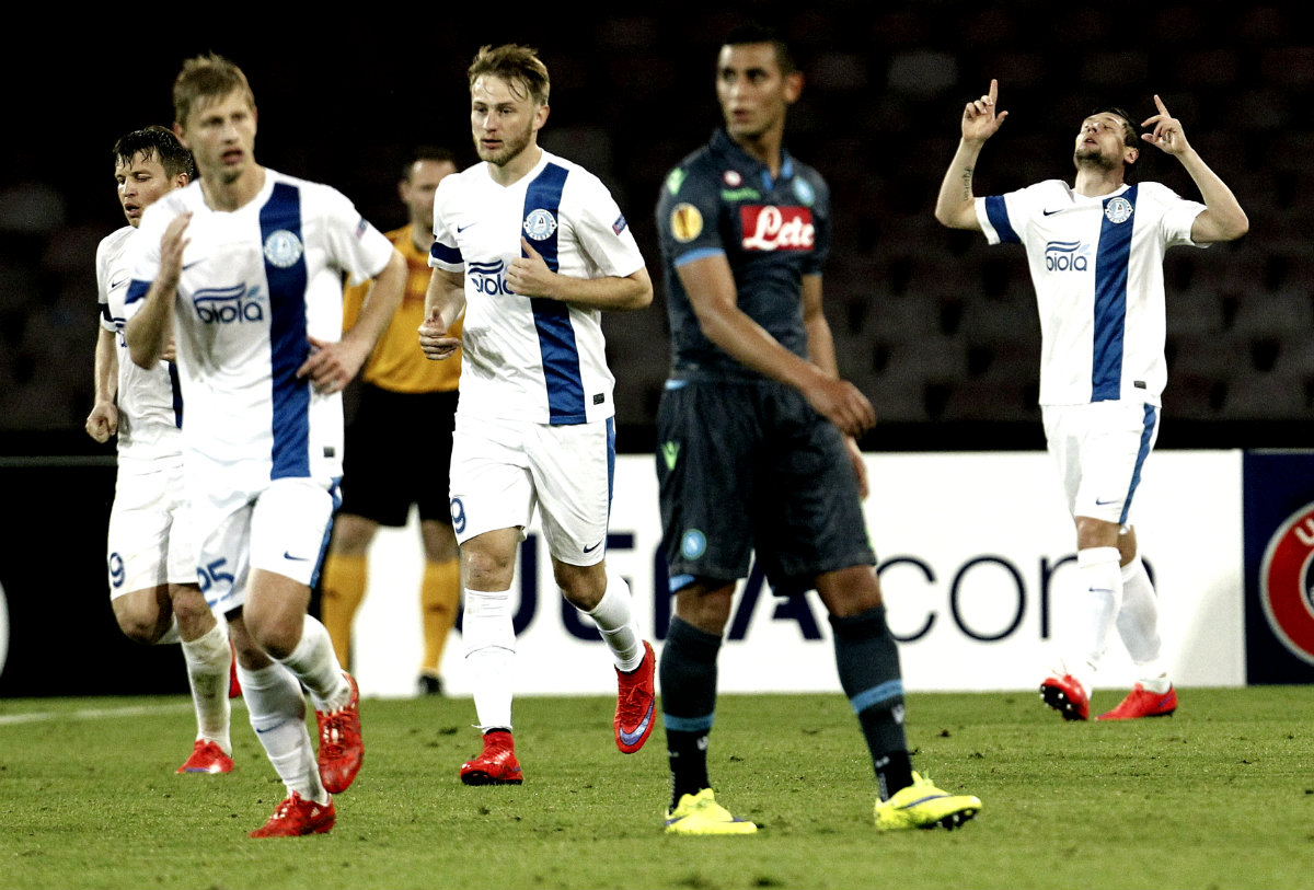 Napoli complicó su opción de final de Europa 