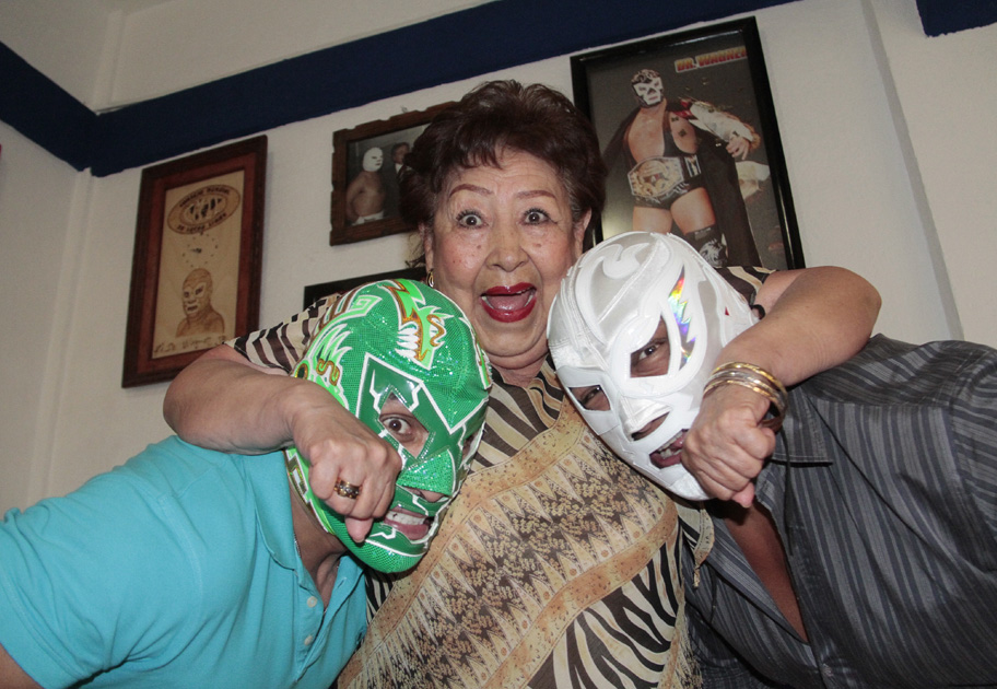 Magdalena Barrón Reza, madre de tres hijos Mayra la mayor y le siguen Dr. Wagner Jr y Silver King. 