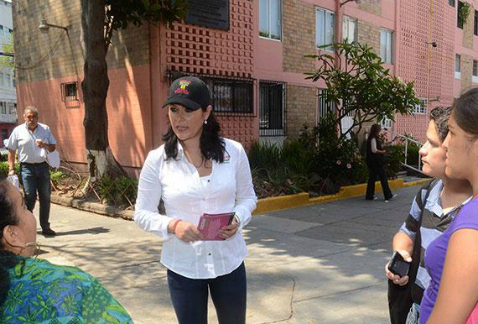 Dinorah Pizano, candidata del PRD y el PT a jefa delegacional en Benito Juárez, hizo un recorrido por la colonia Letrán Valle.
