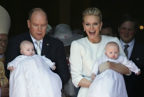 El Príncipe Alberto II y Charlene con los gemelos