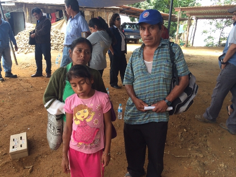 La niña Monserrat Griselda y sus padres son originarios del municipio de San Agustín Loxicha, Oaxaca.  