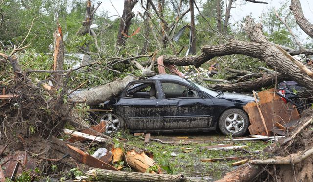 Tornado en Texas deja tres muertos y 43 heridos