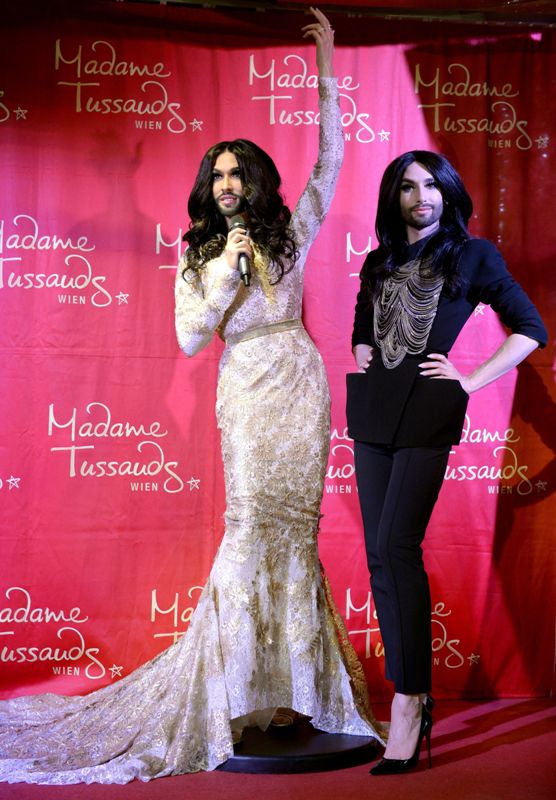 Conchita Wurst y su doble de cera. 