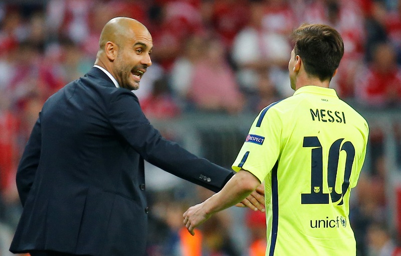 Guardiola y Messi se saludaron al final del primer tiempo 