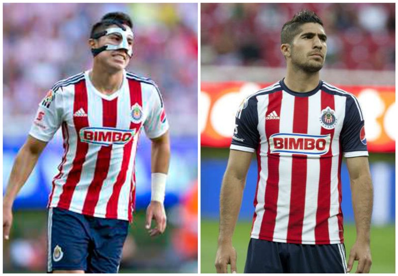 Carlos Salcedo, (izq.) y Jair Pereira, (der.), defensas del Guadalajara