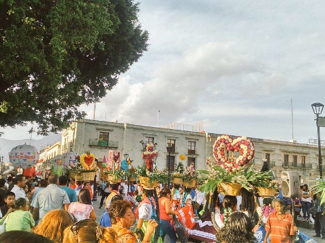 Al concluir la protesta se realizó un festival de danzón y hubo un concierto por parte de la tuna de la Universidad Autónoma Benito Juárez de Oaxaca.