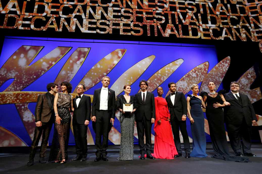 El director Xavier Dolan, la actriz Sophie Marceau, el presidente del jurado Ethan Coen, el actor y maestro de ceremonia Lambert Wilson, la actriz Jul