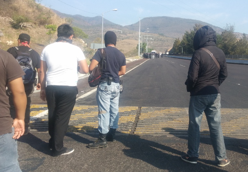 Un grupo de policías llegó hasta el lugar.