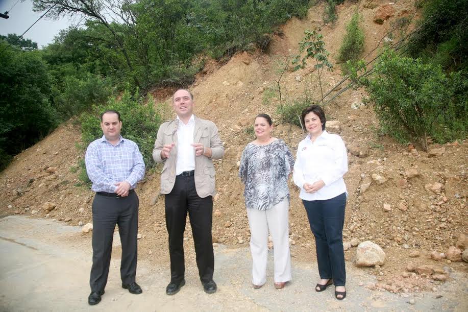 El candidato visitó la colonia Sierra del Valle. 