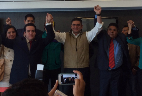 Luis Cházaro, candidato del PRD y PT a jefe delegacional en Cuajimalpa, recibió el apoyo del líder del PRI en esa demarcación, Tomás Martínez López, e