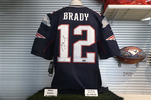 Un jersey con el número de Tom Brady 