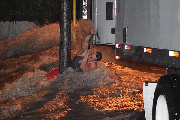 La fuerte lluvia cayó el lunes en la ciudad de Piedras Negras. 