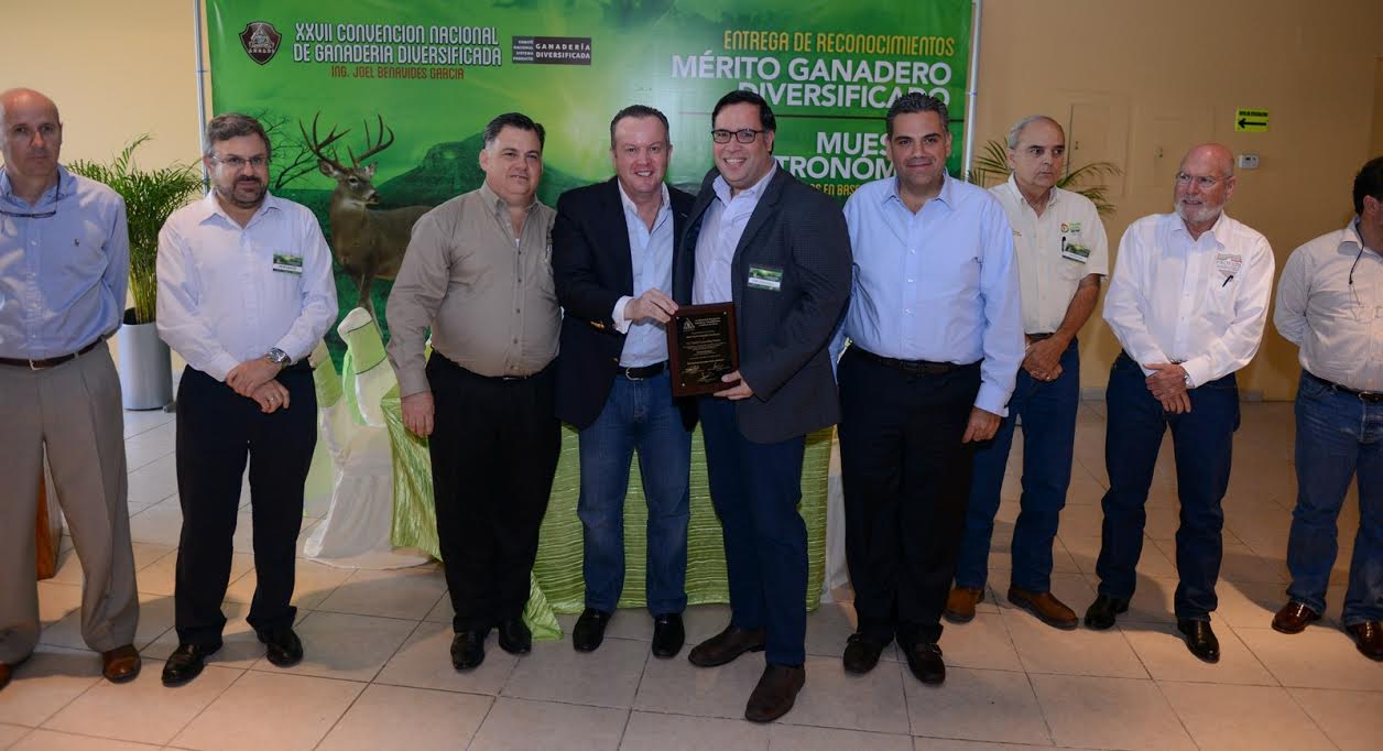 Participantes en la Convención de Ganadería Diversificada en la frontera tamaulipeca.