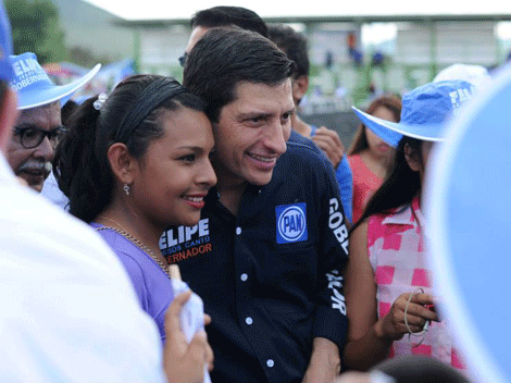 El candidato del PAN visitó la comunidad de La Ascención, mejor conocida como "La Chona", en Aramberri.