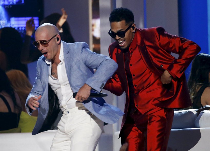 Chris Brown y Pitbull interpretaron 'Fun'.