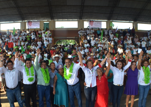 El candidato del PRI-Verde realizó una gira por la Costa Chica.