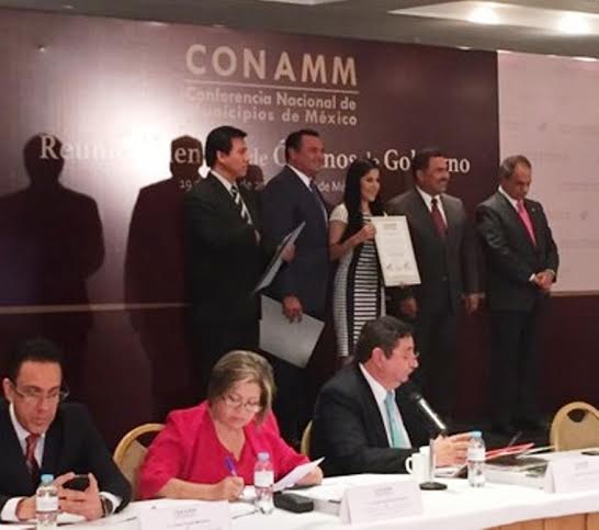 La alcaldesa estuvo acompañada del titular de la Segob.