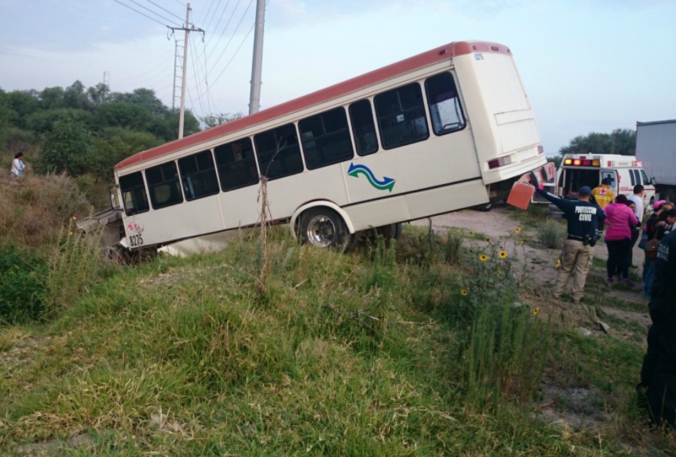15 personas que viajaban en el autobús resultaron lesionadas. 