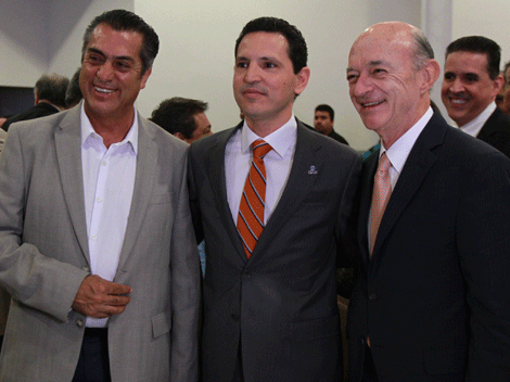 El presidente de la Caintra junto con los candidatos Jaime Rodríguez y Fernando Elizondo.