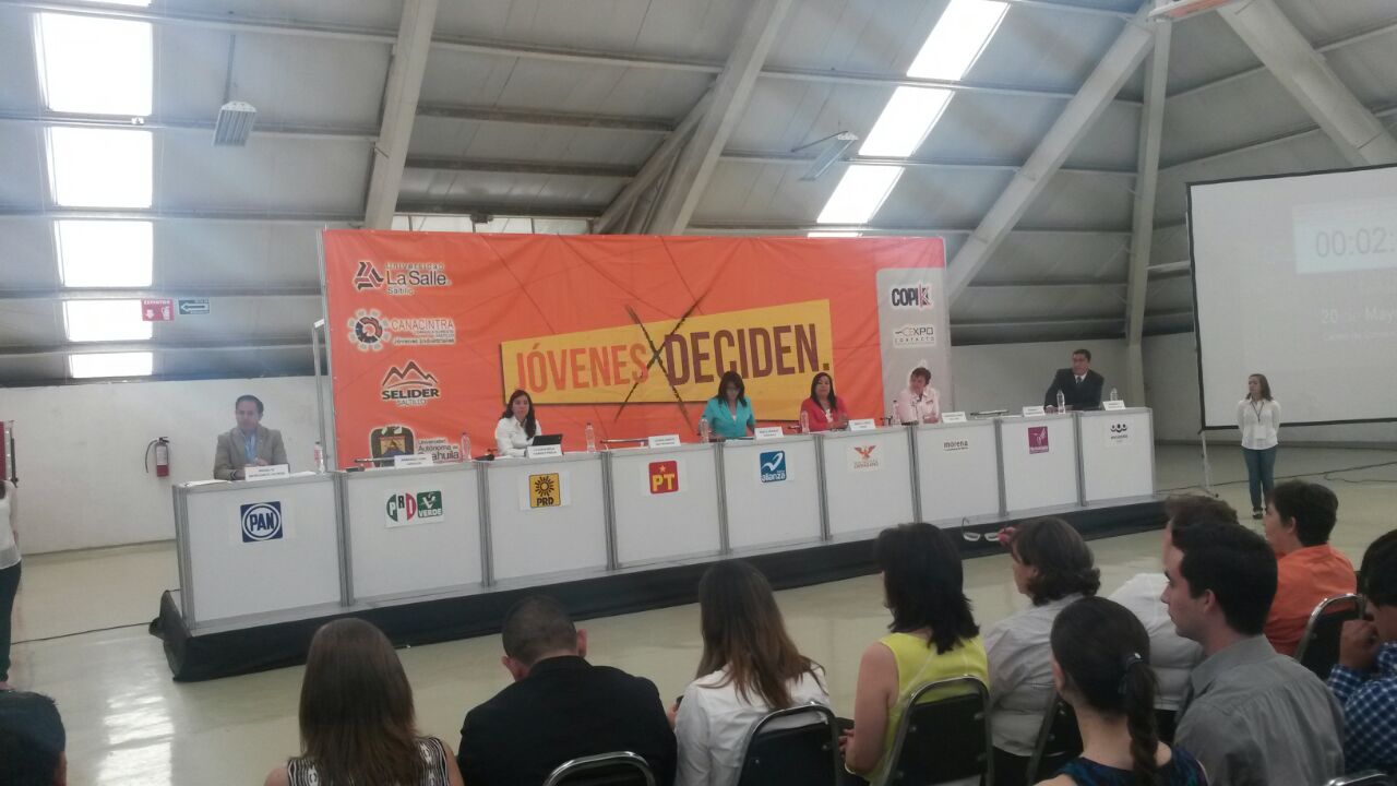 "Hay que involucrar más a los jóvenes para que conozcan lo que hacen los diputados".