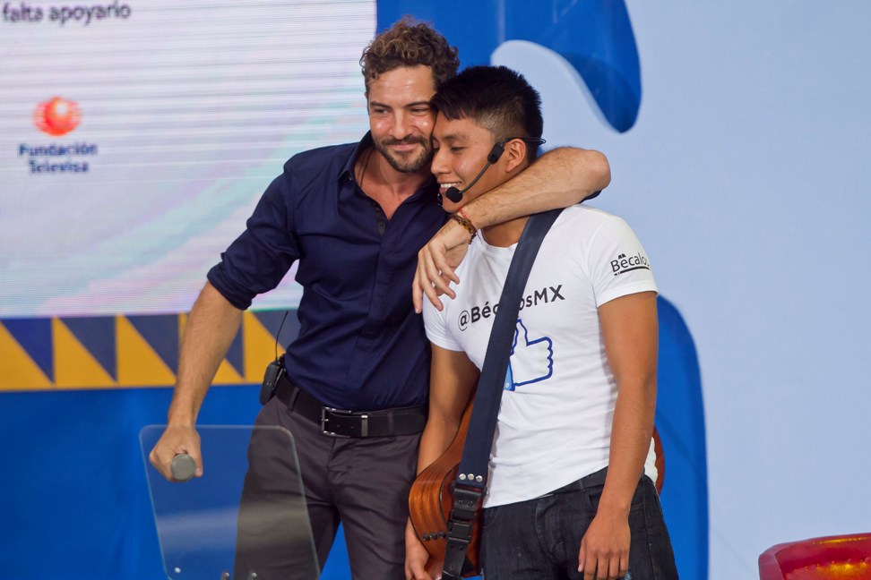 Bisbal convivió con algunos estudiantes. 