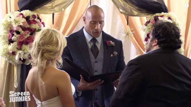 Dwayne Johnson en la boda.