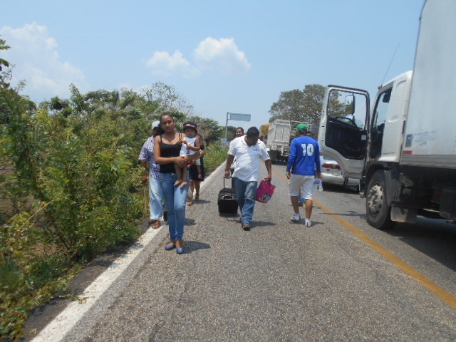 Los comunitarios cerraron la carretera. 