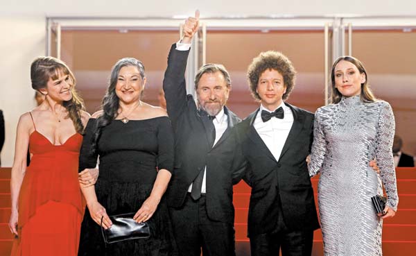 Nailea Norvind, Robin Bartlett, Tim Roth, el director y Sarah Sutherland.  