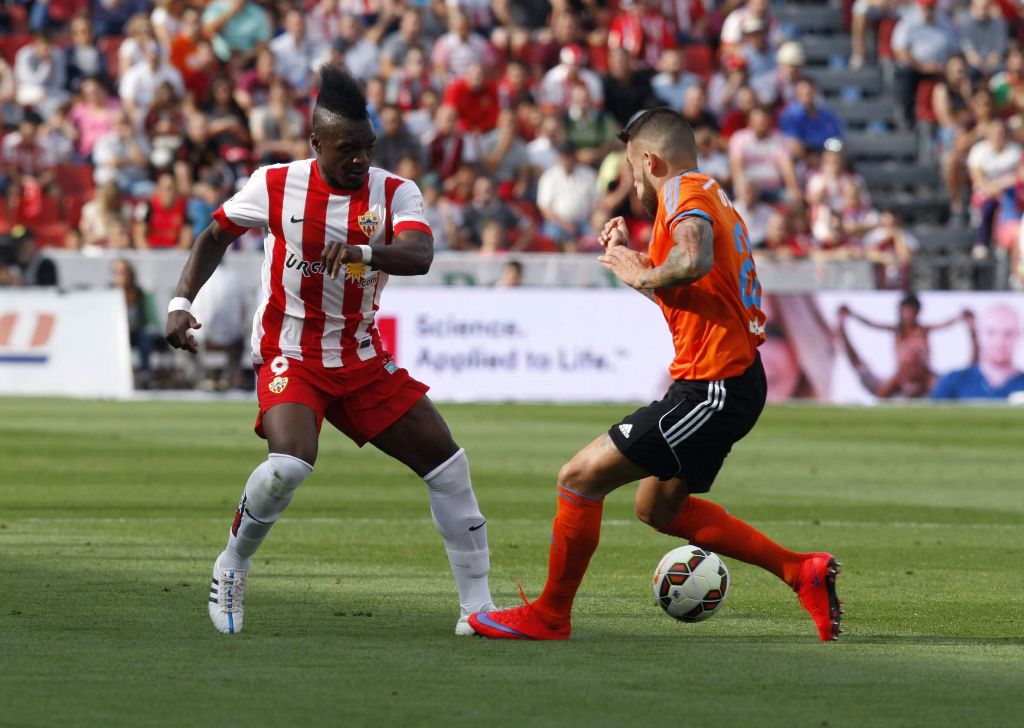 Valencia y Almería en un encuentro de la Liga de España 