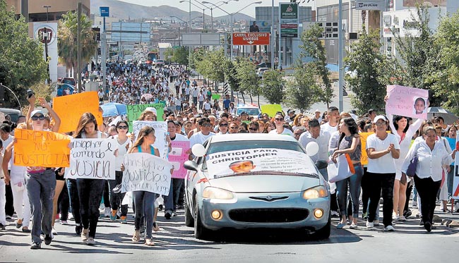 Los chihuahenses inconformes con que tres de los homicidas queden bajo la tutela pública. 